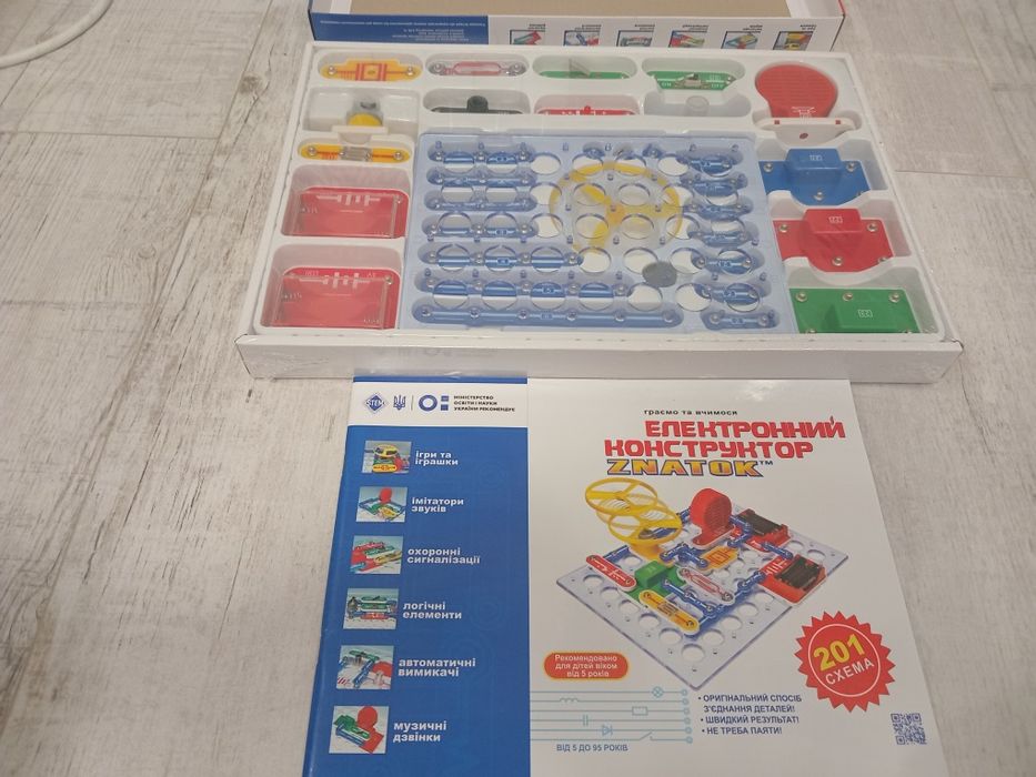 Електронний конструктор ZNATOK на 201 схему