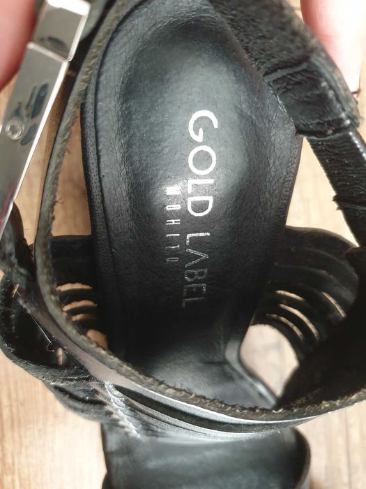 Czarne buty na obcasie/sandały Mohito