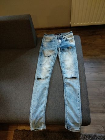 Spodnie damskie jeansy, dziury
