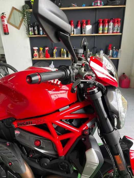 Ducati Monster 1200R, como nova!!muitos extras.