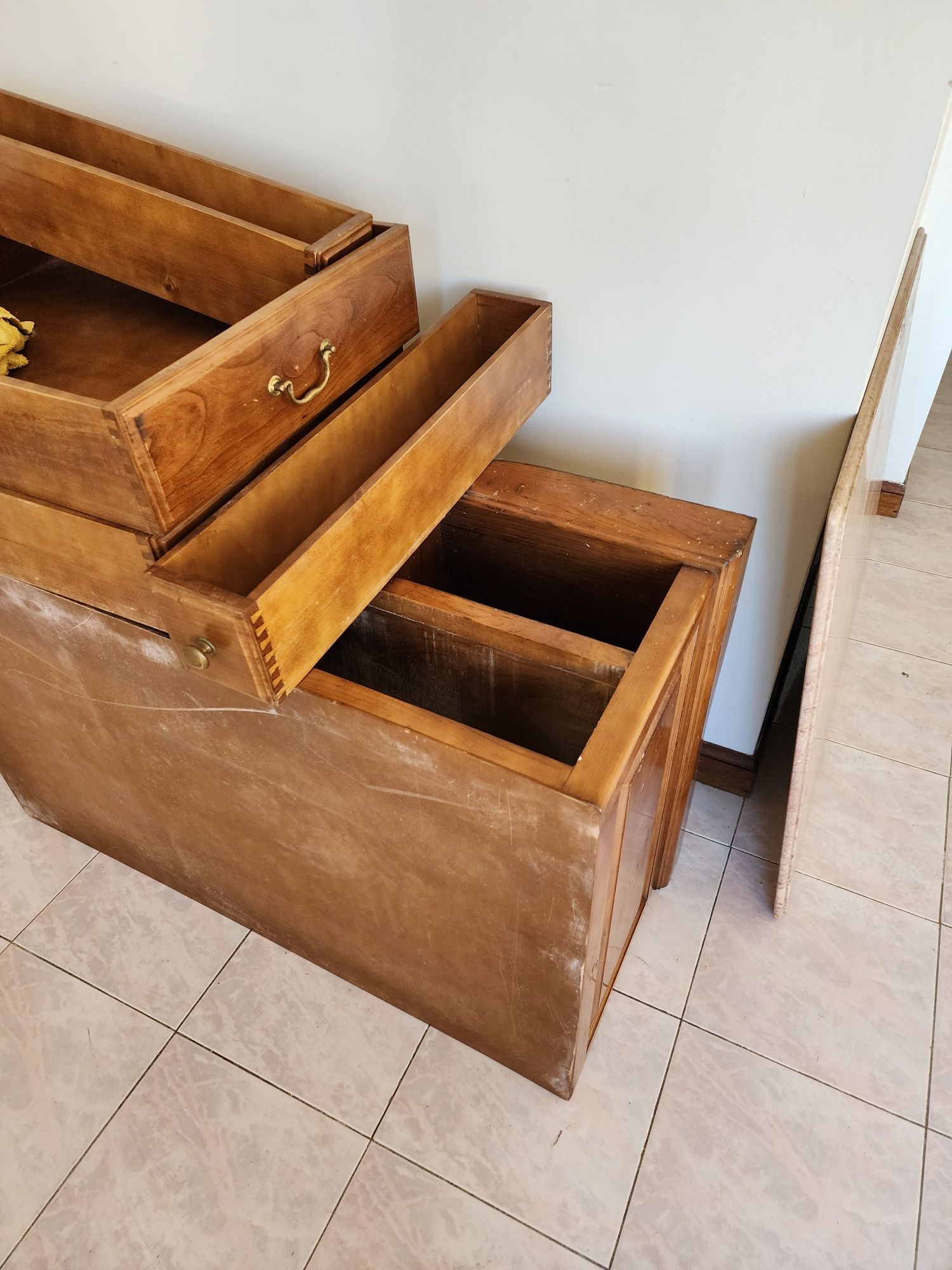 Móvel Antigo Com Pedra Mármore