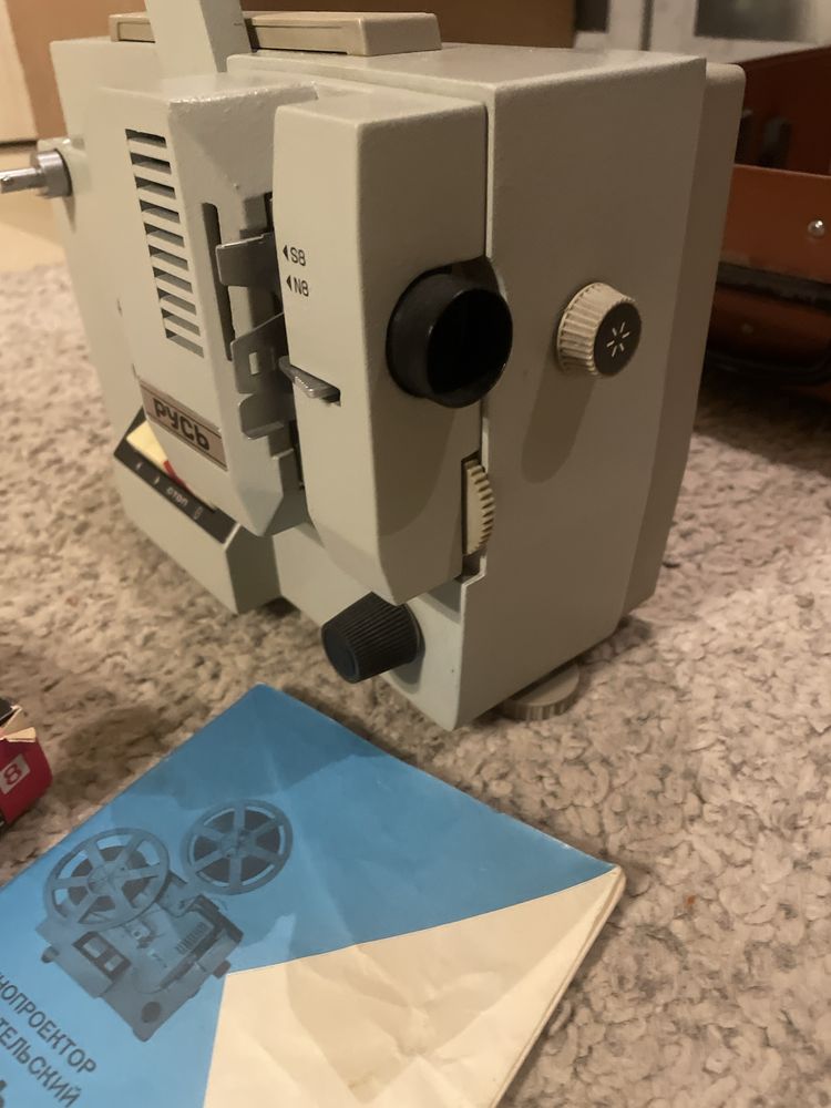 Projektor na klisze super 8