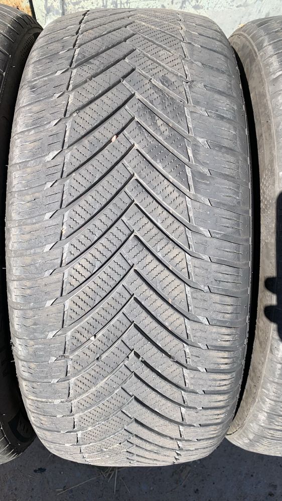 Opony caloroczne 235/50r18