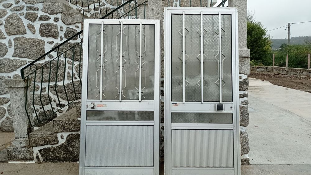 Vendo porta alumínio 49€