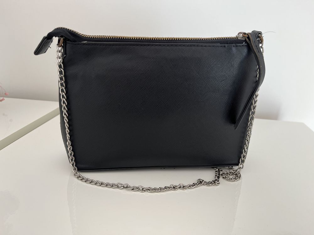 Mala bershka preta