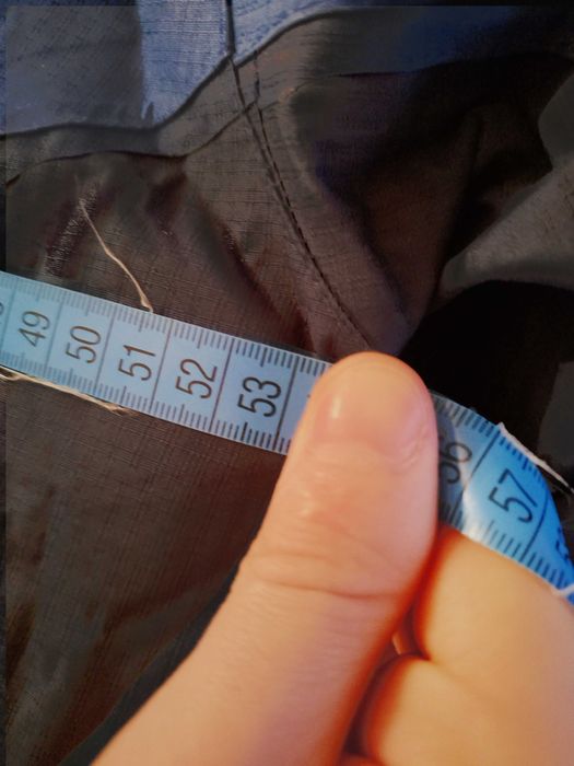 Куртка синього кольору для хлопчика.