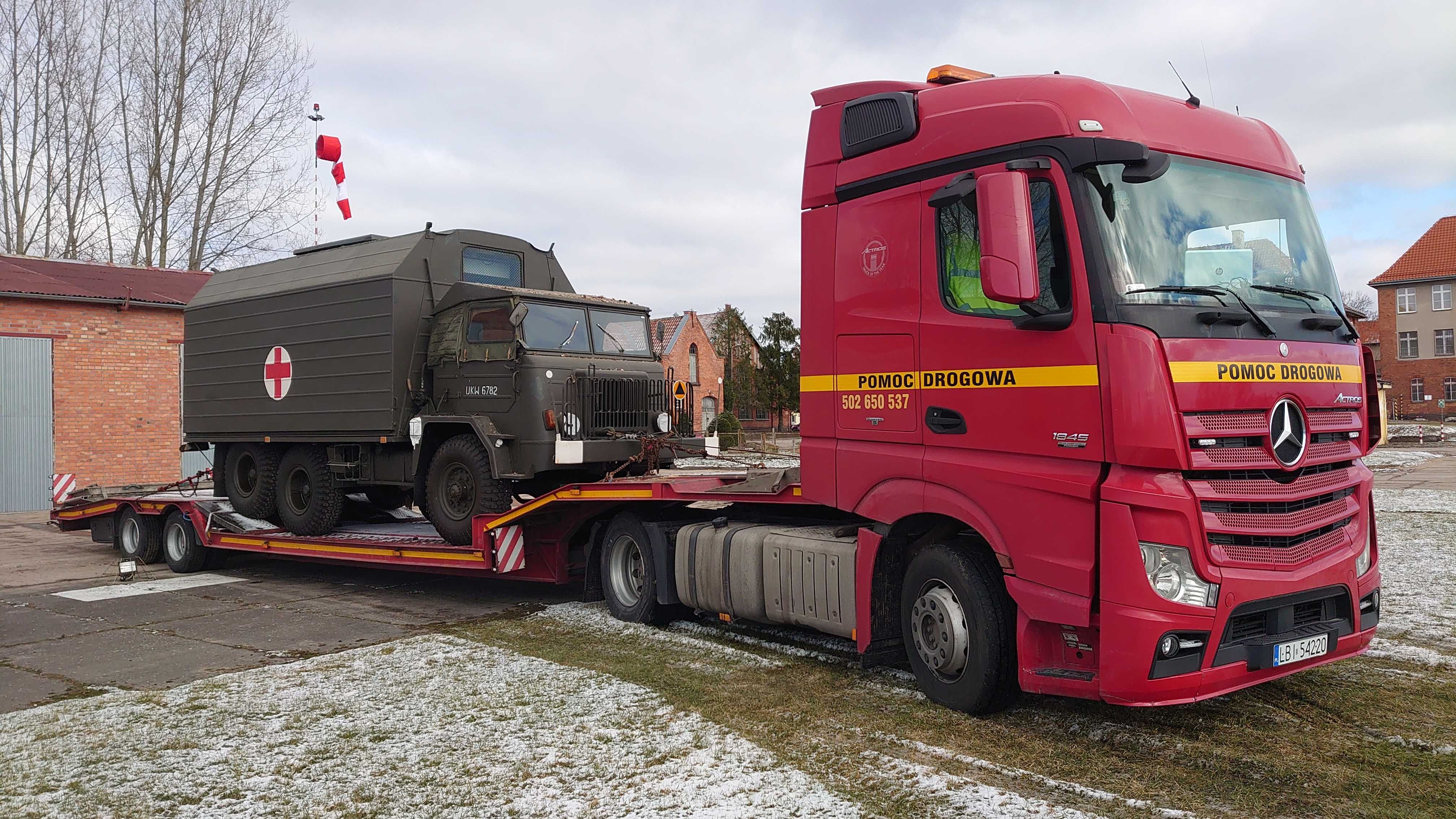 Niskopodwoziowy Transport Maszyn Rolniczych Budowlanych Ponadgabarytów