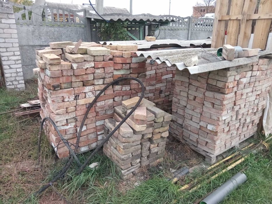 Продам красный б/у кирпич в хорошем состоянии