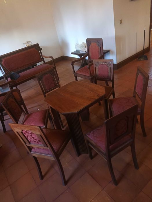 Conjunto de cadeiras, mesa e cadeirões vintage, antiguidades