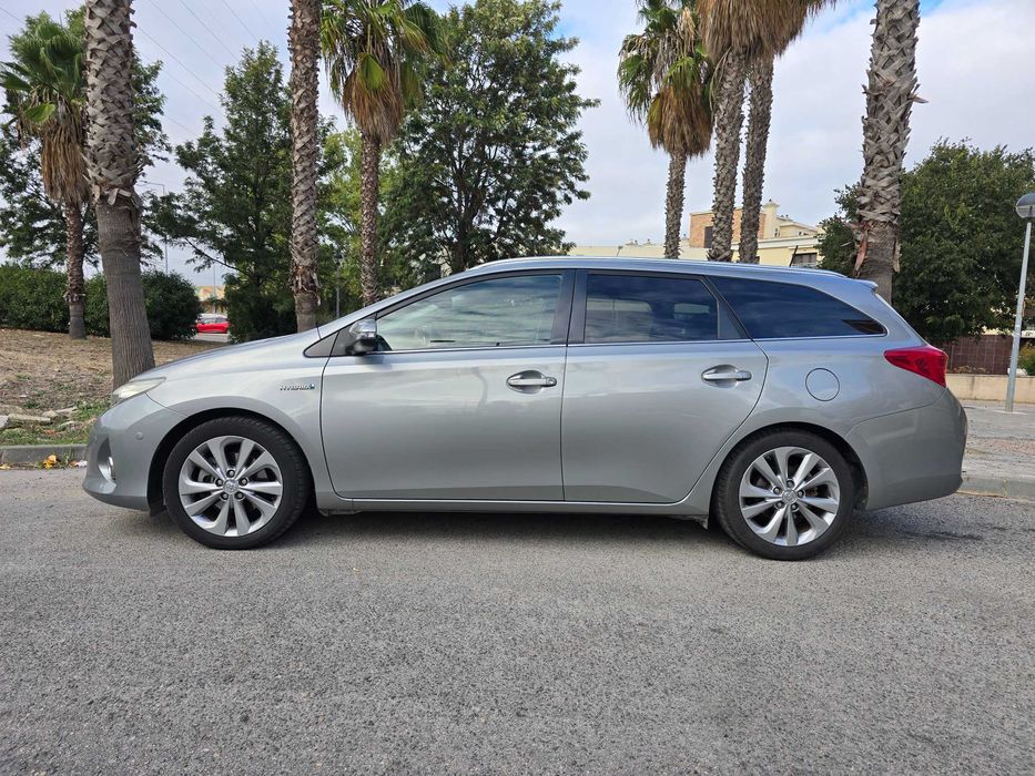 Toyota Auris Touring Sports 1.8 Hybrid - Nacional - Impecável