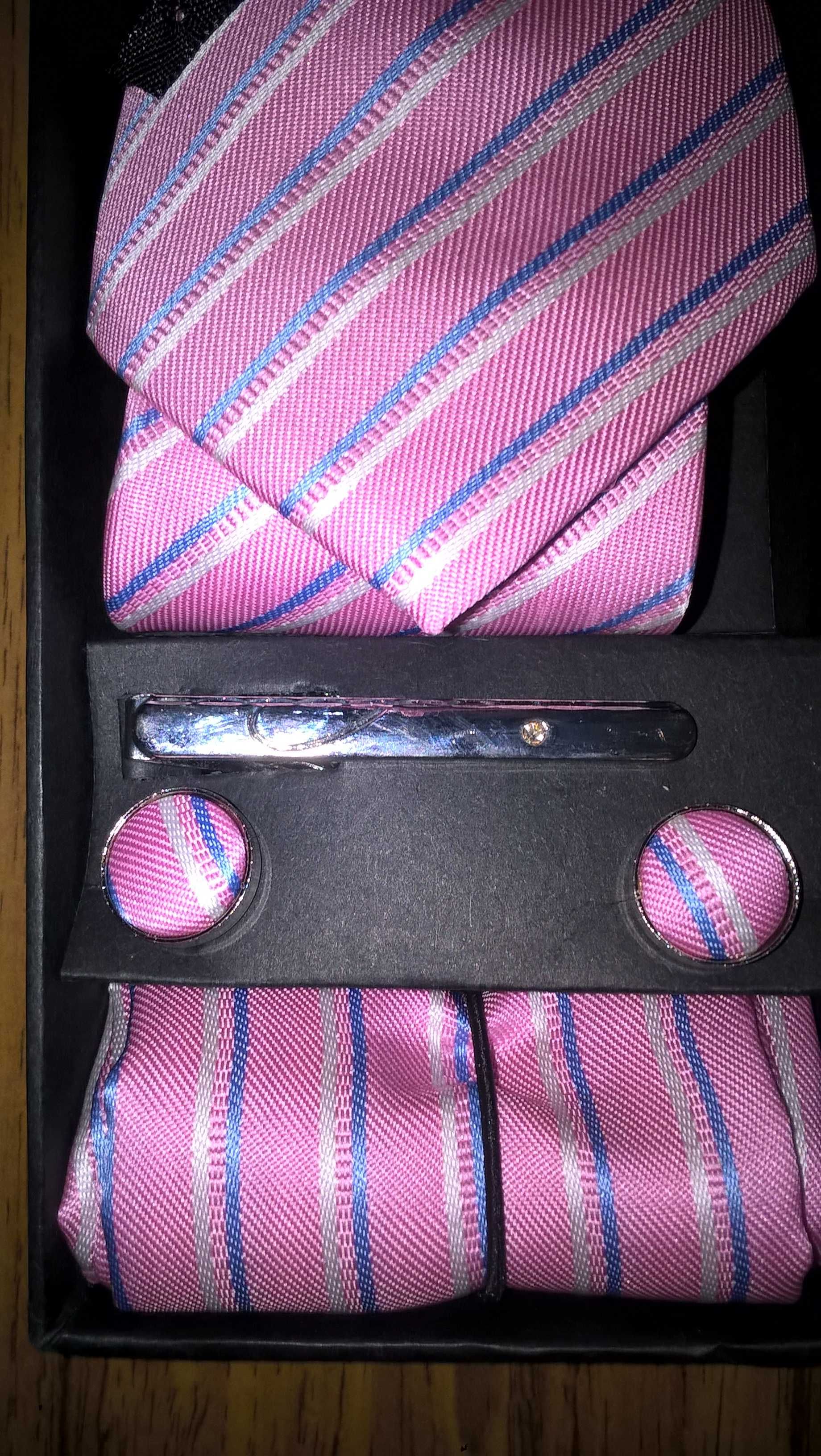 Краватка,затискач,запонки,хустинка