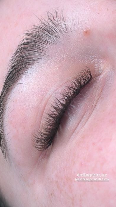 Alongamento de pestanas