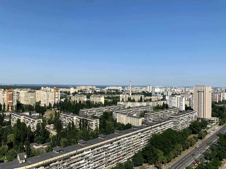 Продам  дворiняну 3-кімнатну квартиру  ЖК "Варшавський Плюс"