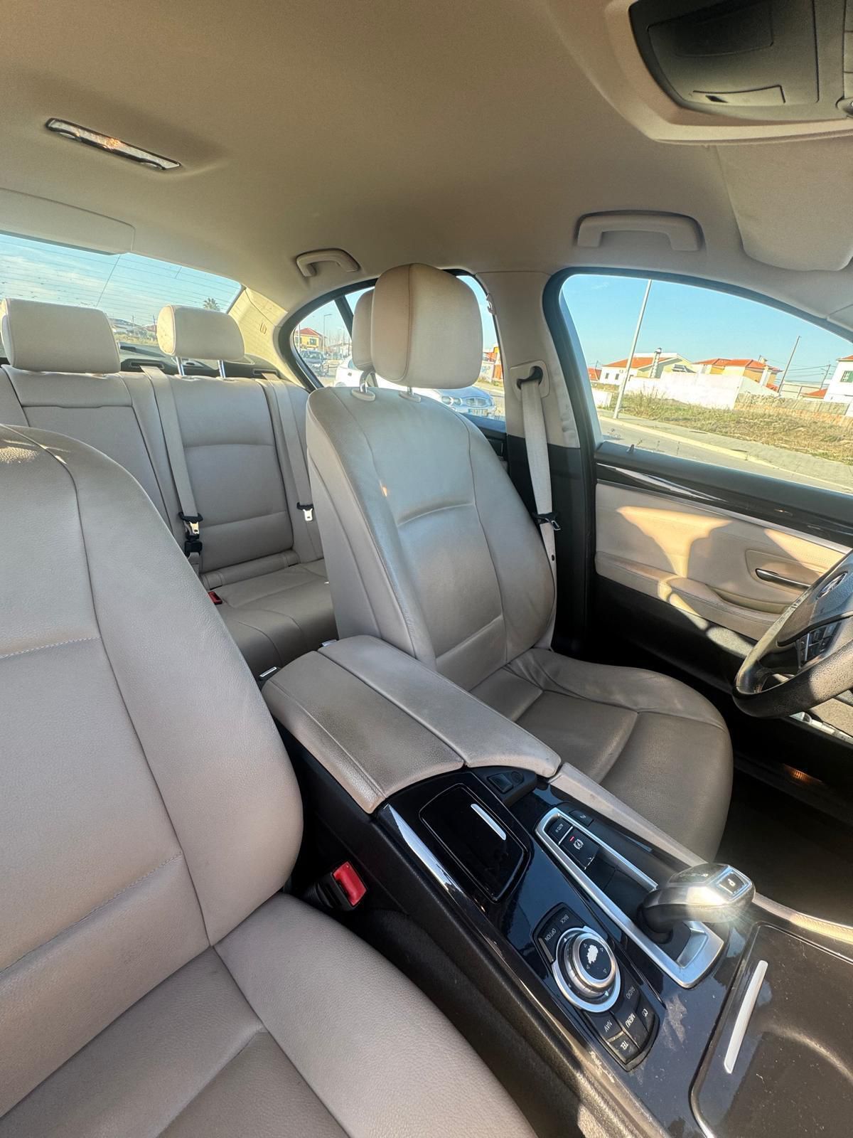 BMW 520, 184 CV, ano 2010 em bom estado.