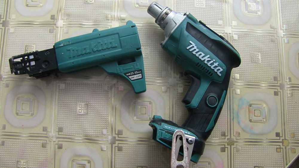 Аккумуляторний безщітковий шурупокрут для гіпсокартону Makita DFS452