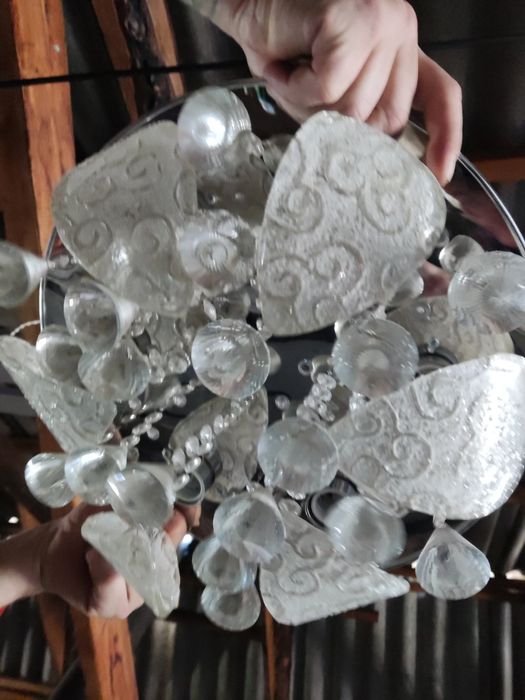 Люстра,діаметр кола 40.