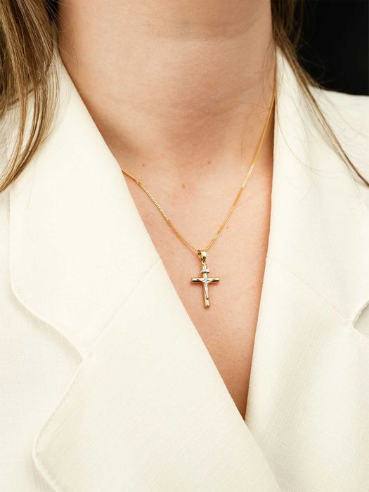 Złota zawieszka krzyż, wisiorek Jezus