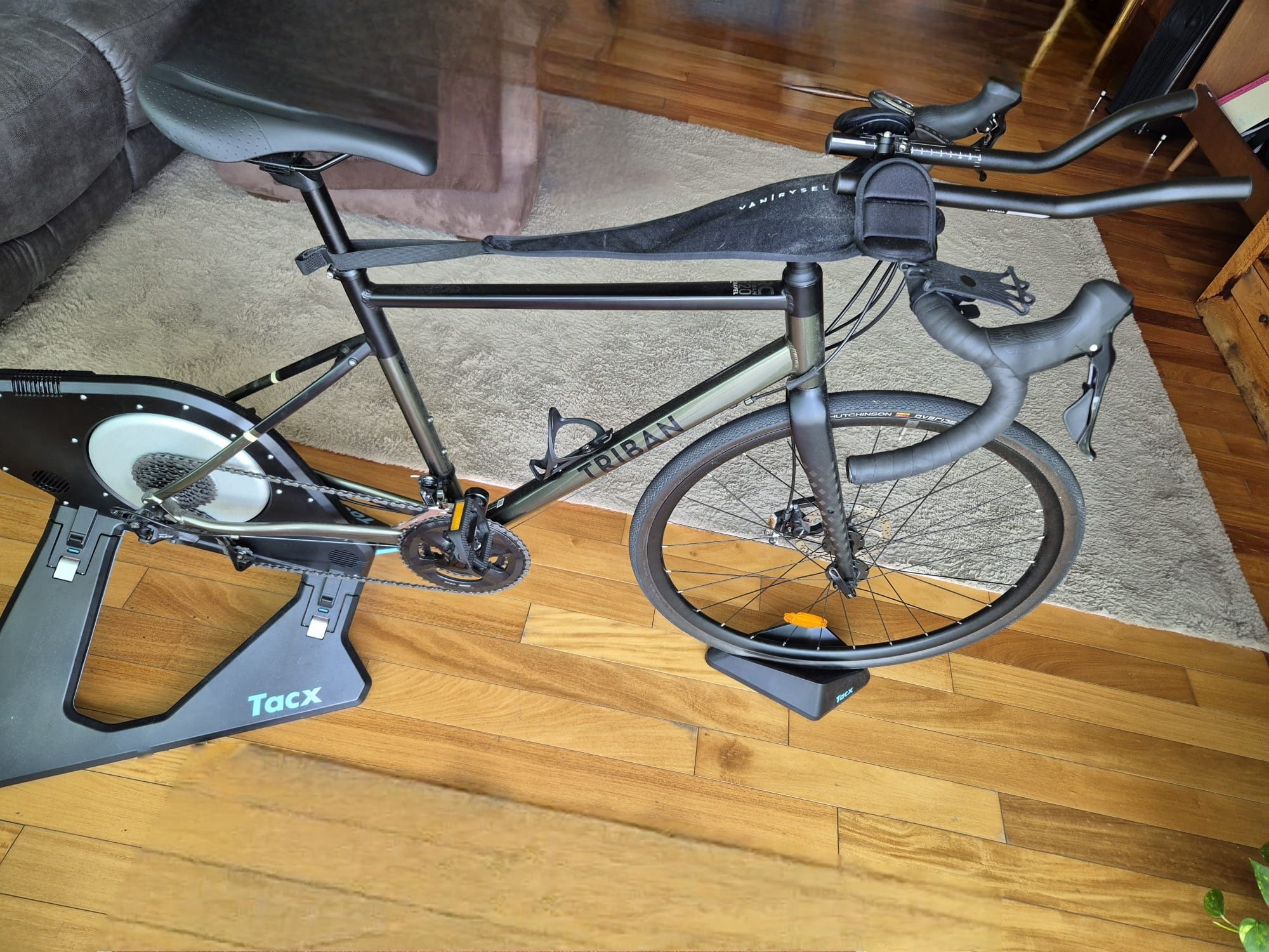 Rolo de treino TACX NEO 2 + Bicicleta TRIBAN RC 520