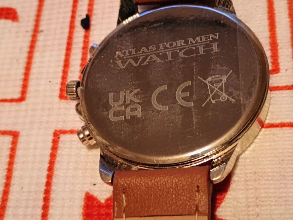 Sprzedam dwa męskie zegarki na baterię