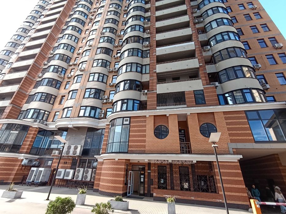 Продаж 4 кімнат. квартири Печерськ, Лесі Українки7А  Гулівер, Кловська