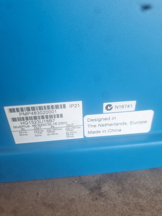 Гибридний інвертор Victron