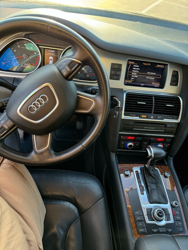 Audi Q7 2013 3.0 TFSi 333лс  7 мест  в отличном состоянии