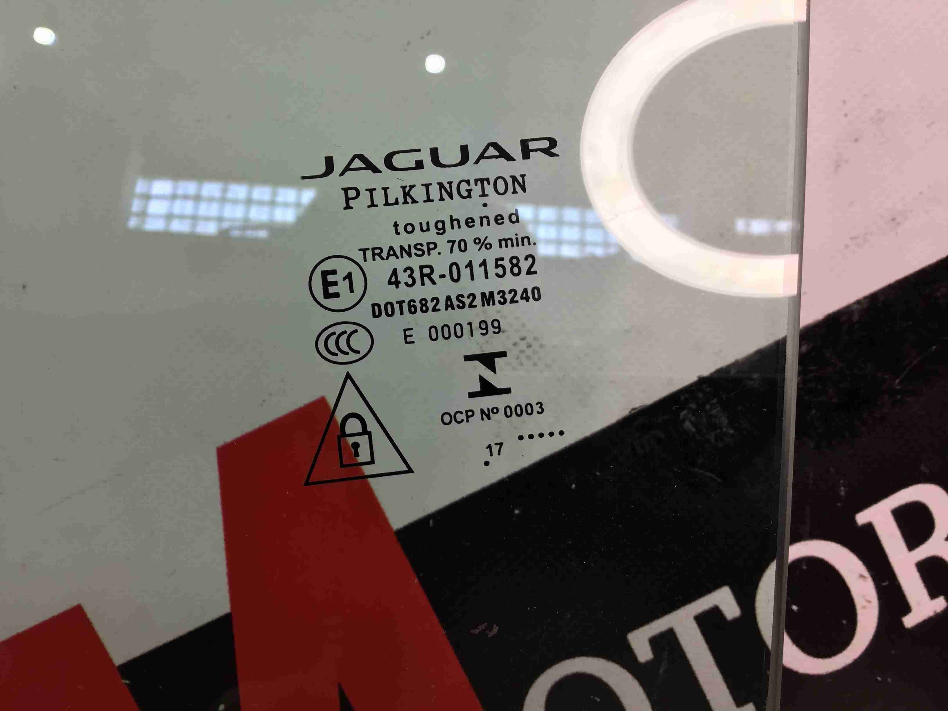Стекло двери Jaguar XE Автозапчати Jaguar XE