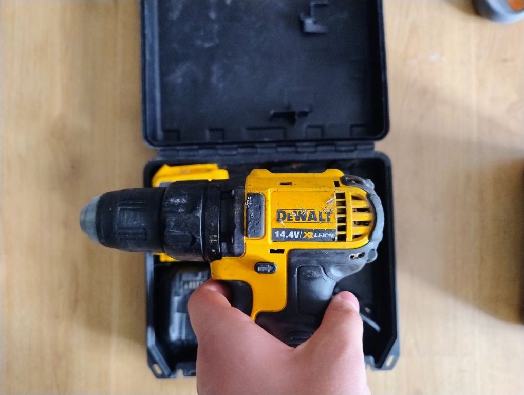 Wkrętarka DeWalt DCD730M2