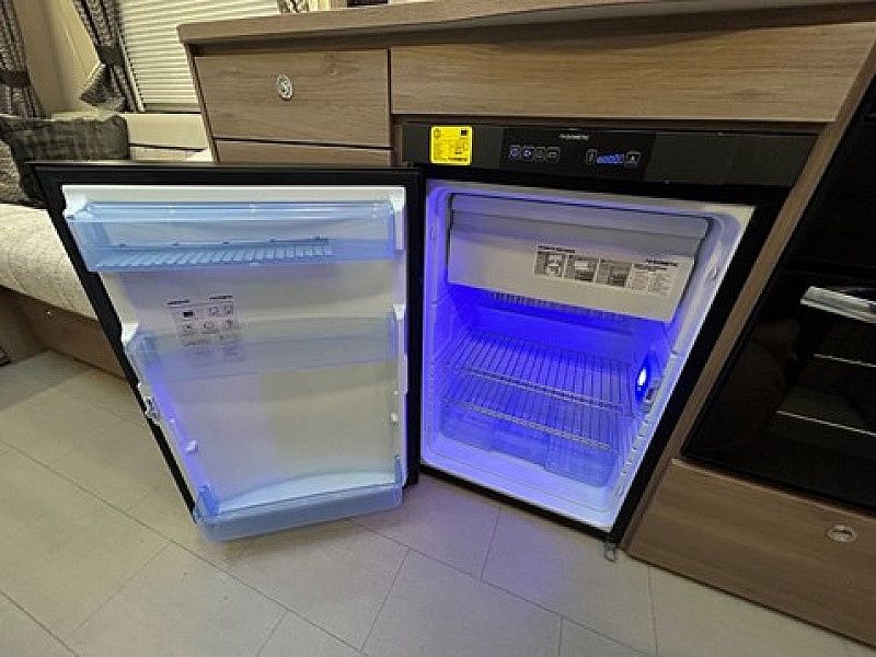 Sprzedam Bardzo dobrze WYPOSAŻONĄ przyczepę kempingową 2019 R