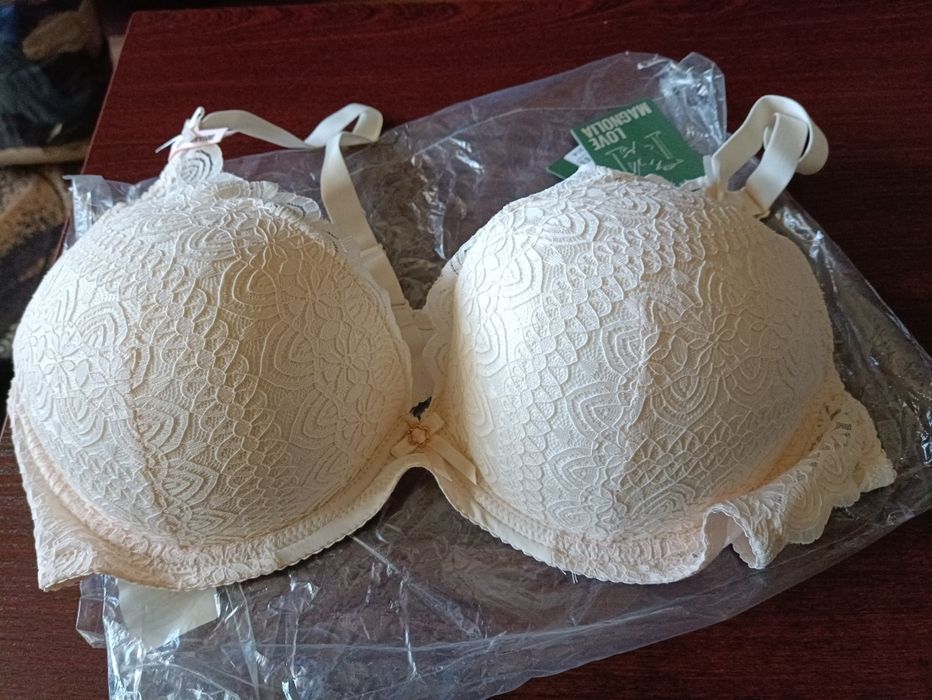 Kremowy stanik duży rozmiar