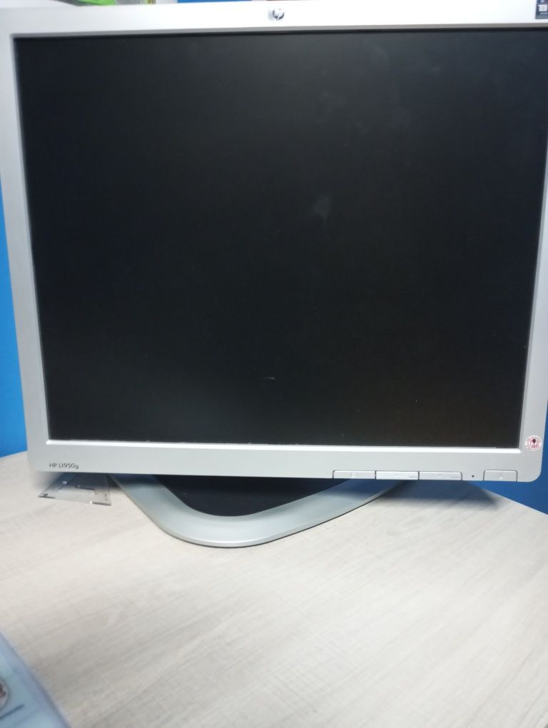 Monitor używany z piwnicy HP Stary ideał do starego pc