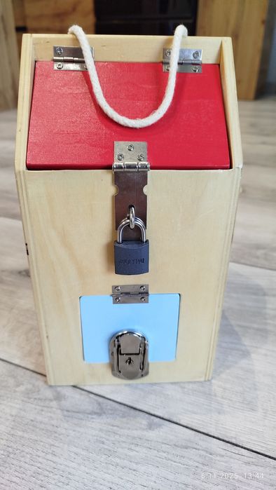 Domek z zamkami manipulacyjny Small Foot