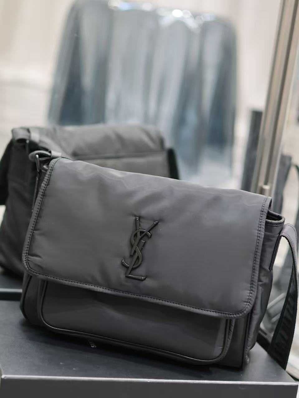 Bolsa de ombro a tiracolo YSL Niki da SAINT LAURENT