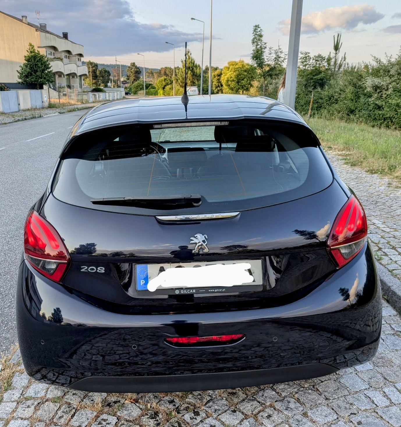 Peugeot 208 1.6Hdi Allure 100cv