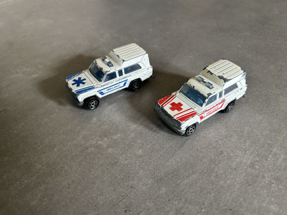 Resoraki Majorette 2X Jeep Wagoneer Ambulance Ambulans made in France