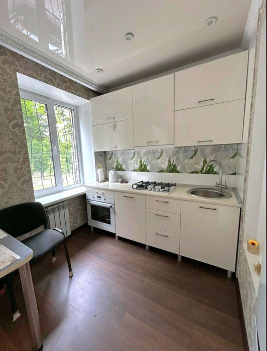 Сдам 2 кв. Сталинка Свободы с видом на сквер с фонтанами 11000 грн