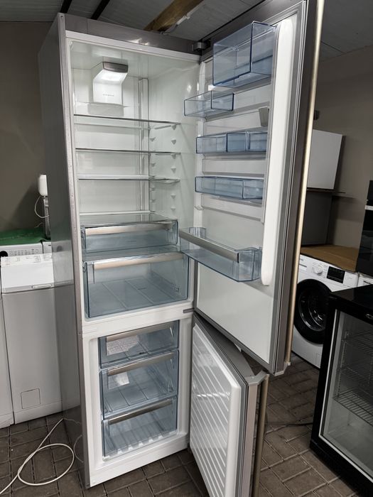 Lodówkę Zamrażarkę firmy AEG S83920CMXF 200cm A++ 350l INOX