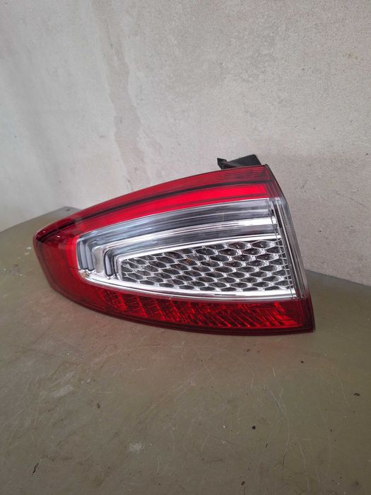 Lampa tylna prawa w błotnik Mondeo mk4 H/B  lift
