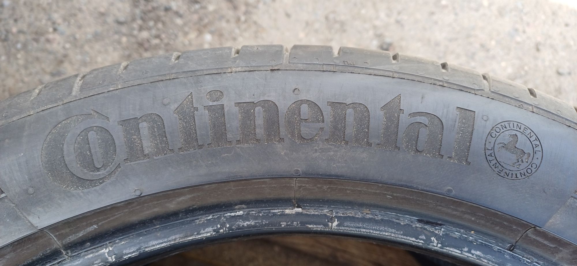 225/45R19 92W CONTINENTAL , dwie opony letnie używane.