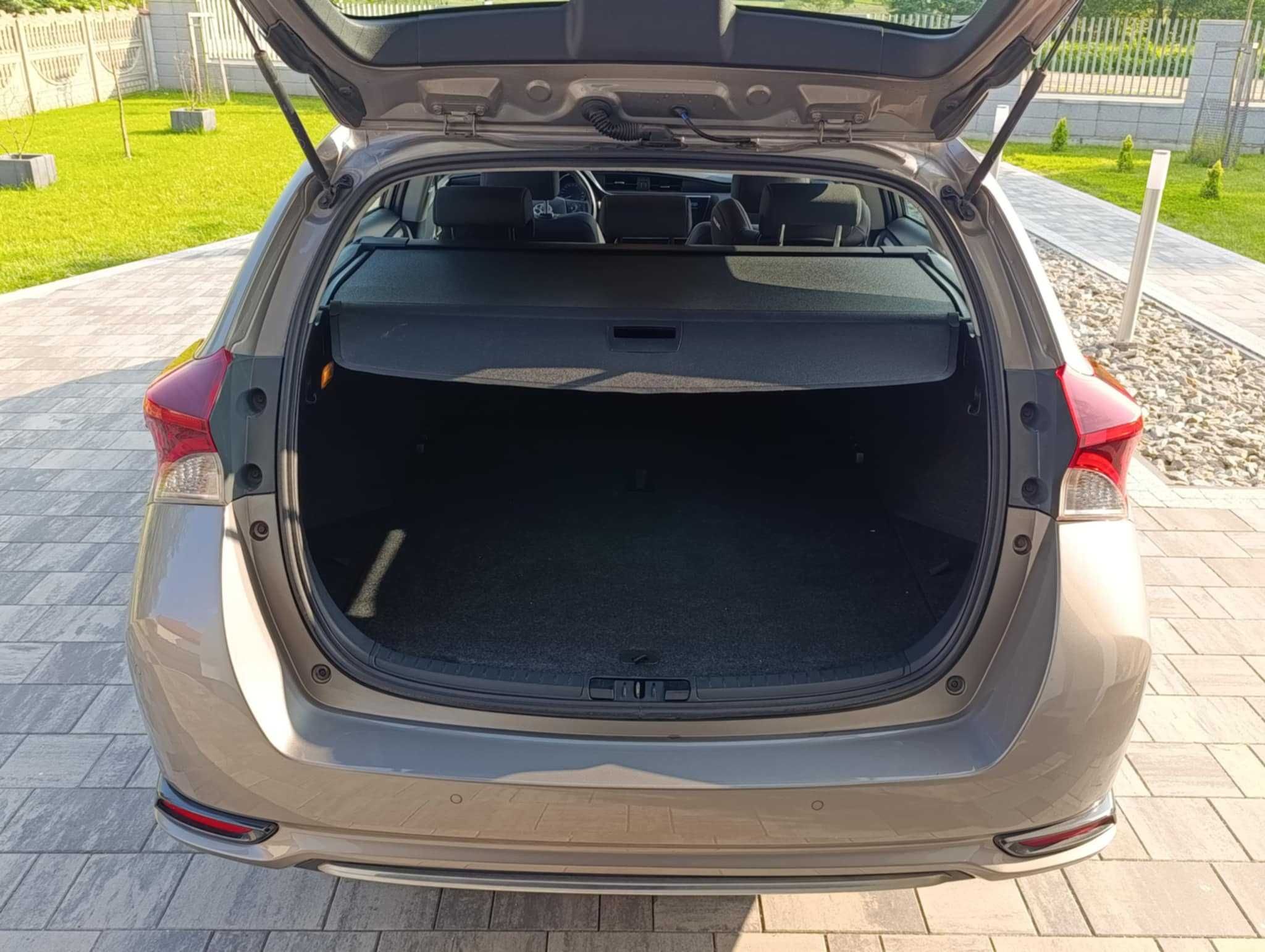 Toyota Auris II po liftingu, 1.6 benzyna 132KM, 2015 r Salon Polska