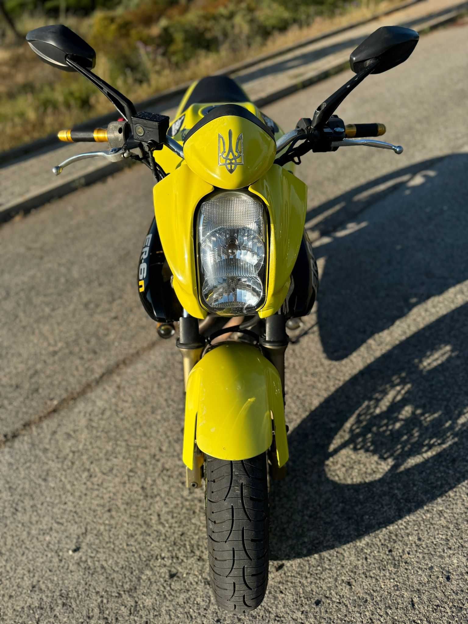 Kawasaki ER-6N revisão recente