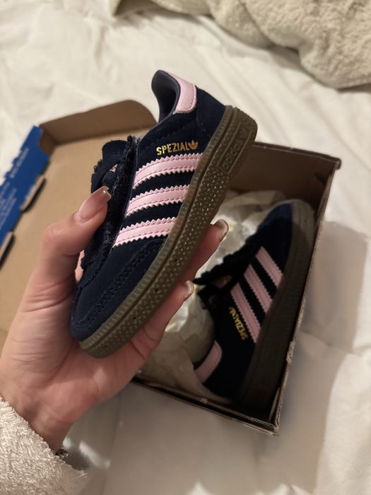 Téni adidas spezial