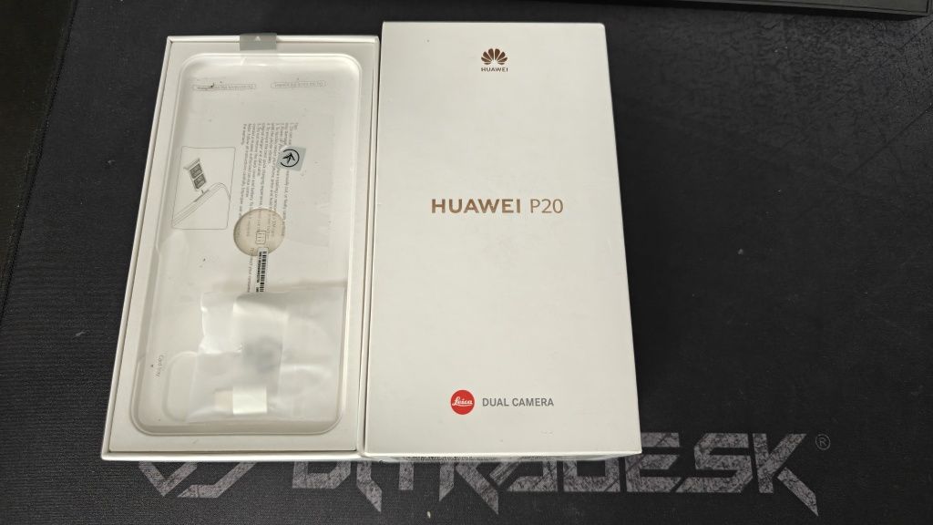 Huawei p20 niebieski
