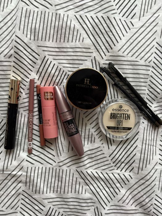 лот косметики.