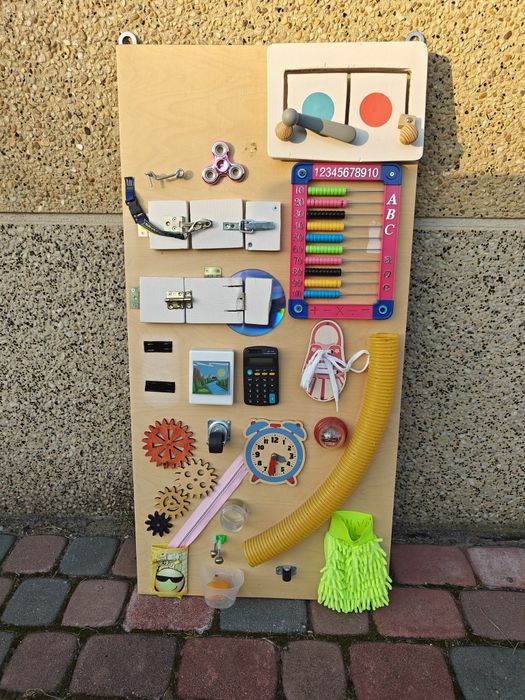 Tablica manipulacyjna dla dziecka nauka, zabawa.