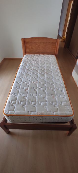 Cama solteiro bom estado