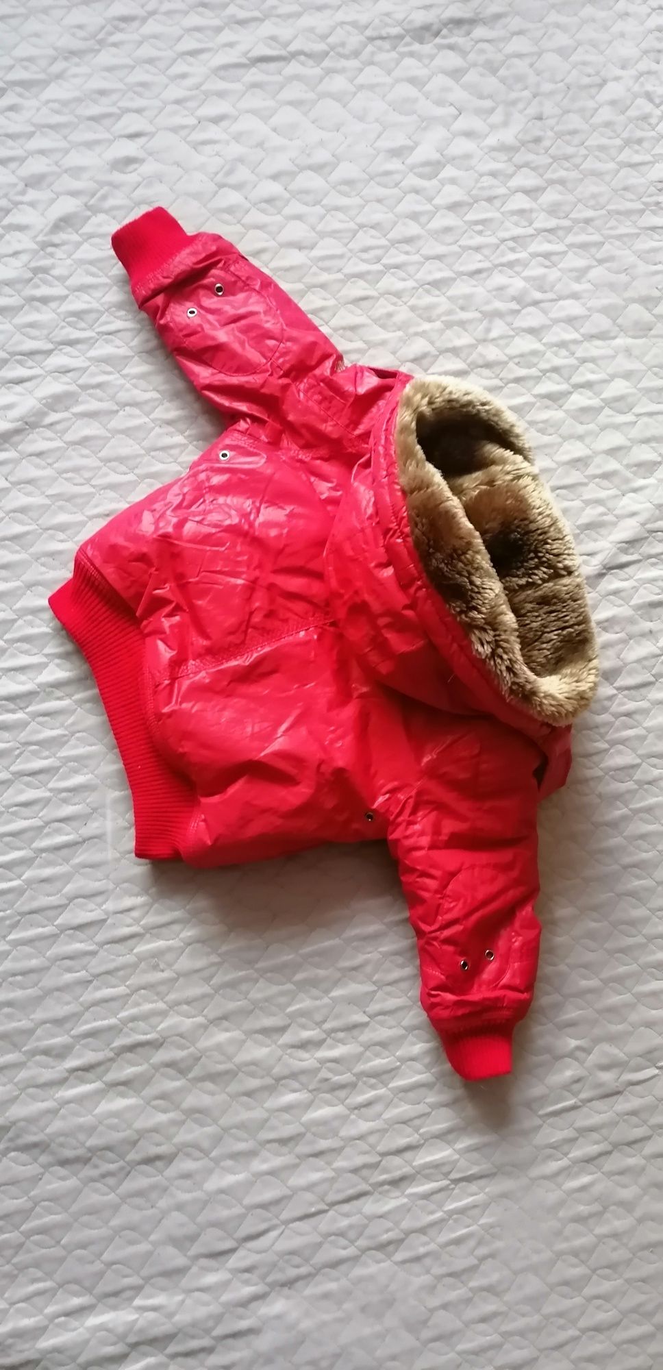 Śliczna czerwona kurtka zimowa dla chłopca 98