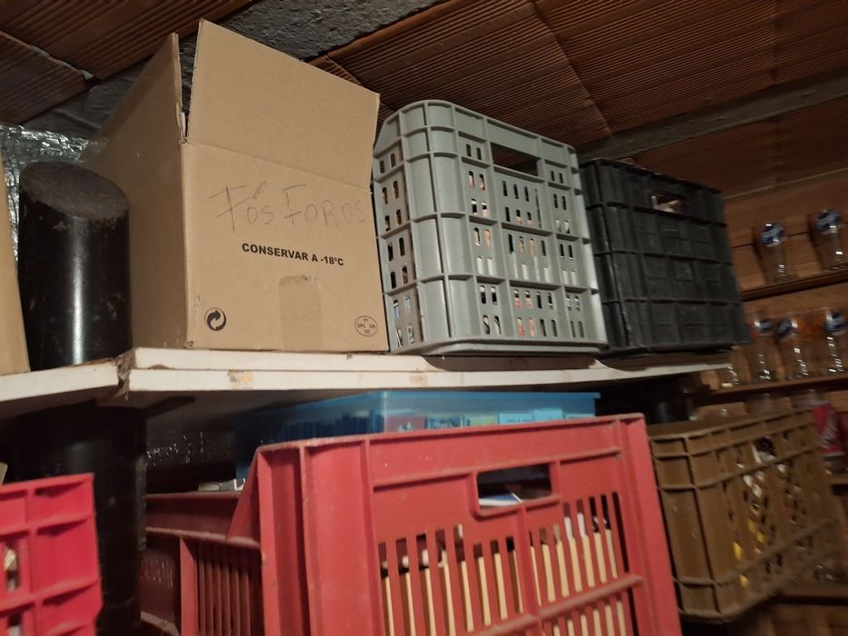 Caixas de fósforos, isqueiros, cinzeiros