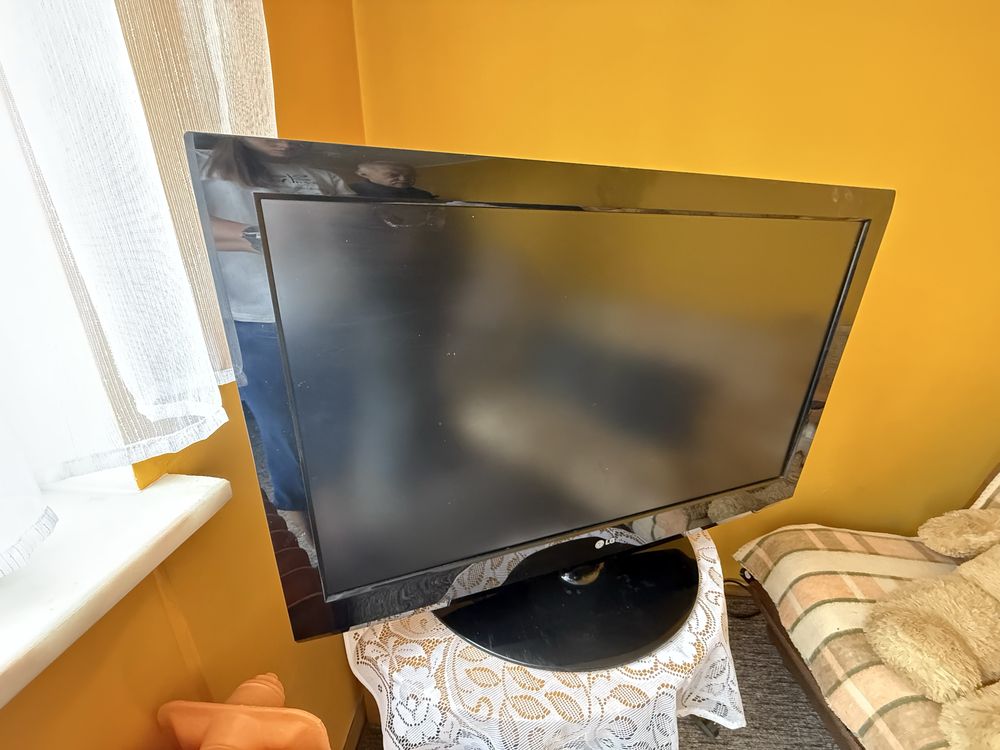 Telewizor LG - model 37LG3000 + dekoder