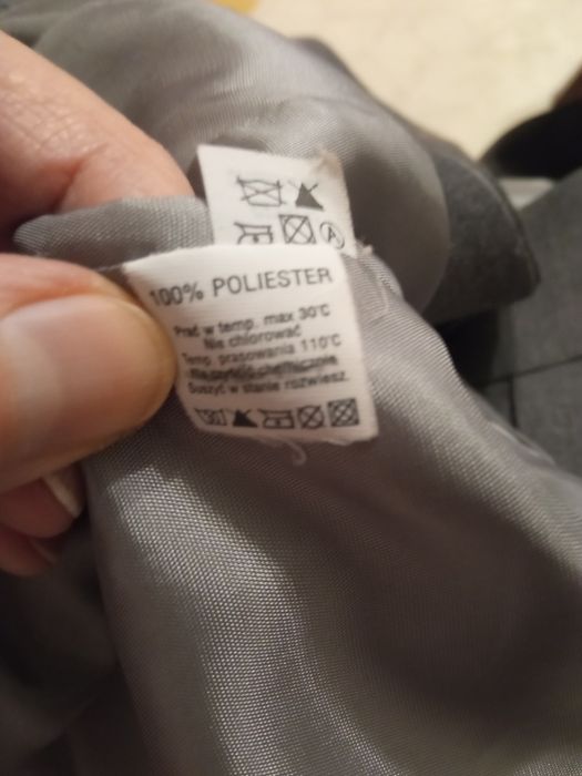 Garsonka z ciekawym żakietem r 40